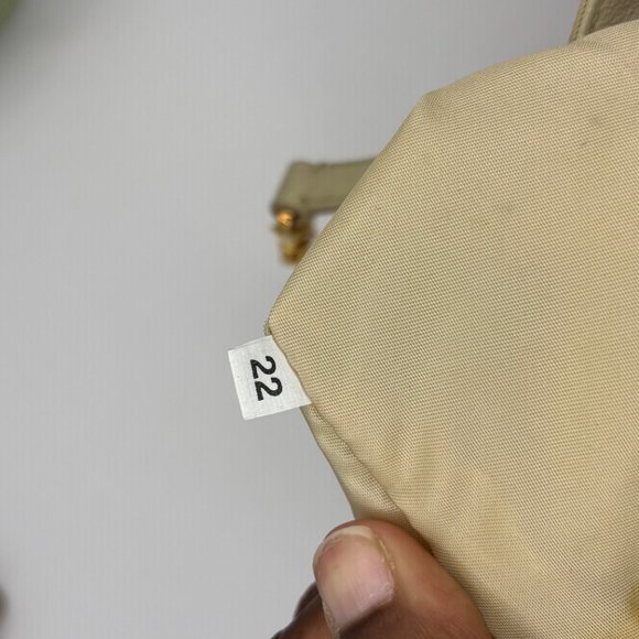 Beautiful Prada Tessuto Shoulder Bag with Gold Clasp - Picture 12 of 14